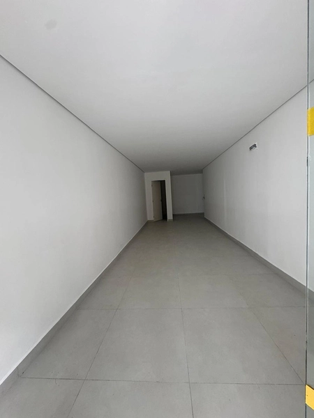 Sala Comercial para Locação – 75m² | Segunda Avenida – Meia Praia: 3ª foto da galeria de imagens do imóvel