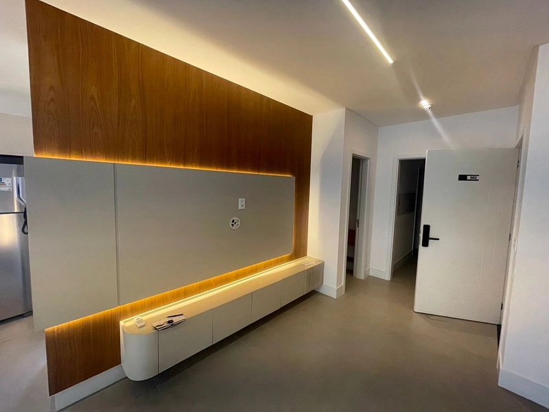 LOCAÇÃO ANUAL – APARTAMENTO COM 3 SUÍTES NA MEIA PRAIA: 18ª foto da galeria de imagens do imóvel