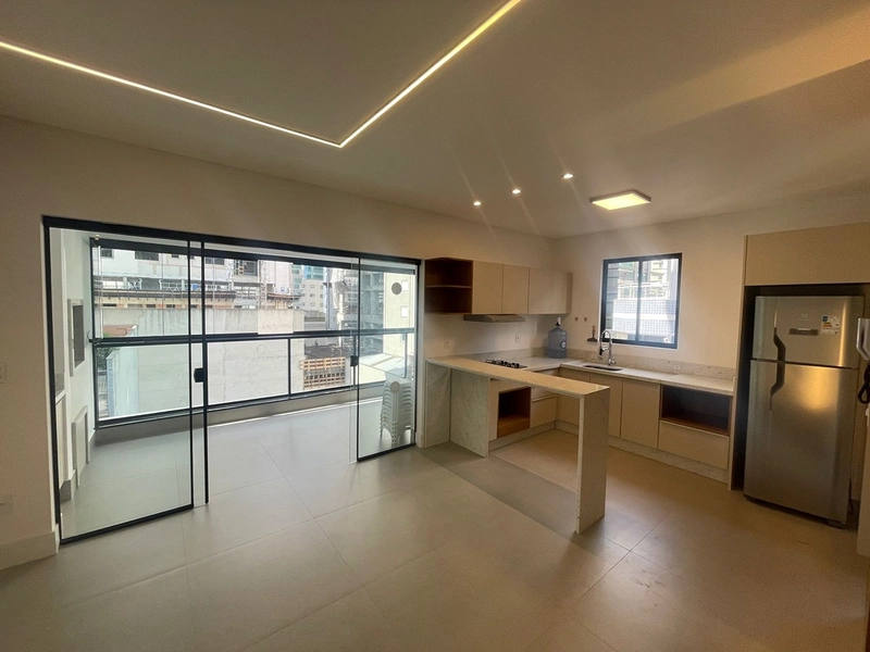 LOCAÇÃO ANUAL – APARTAMENTO COM 3 SUÍTES NA MEIA PRAIA: 4ª foto da galeria de imagens do imóvel