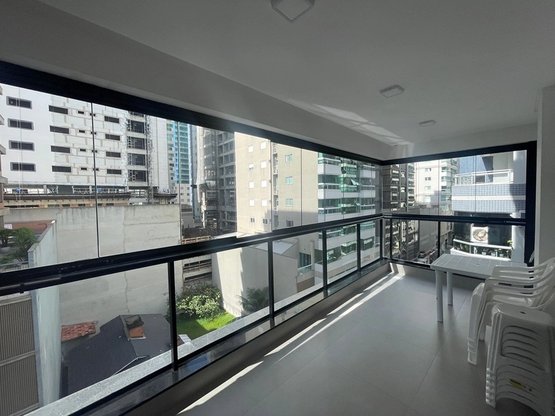 LOCAÇÃO ANUAL – APARTAMENTO COM 3 SUÍTES NA MEIA PRAIA: 2ª foto da galeria de imagens do imóvel