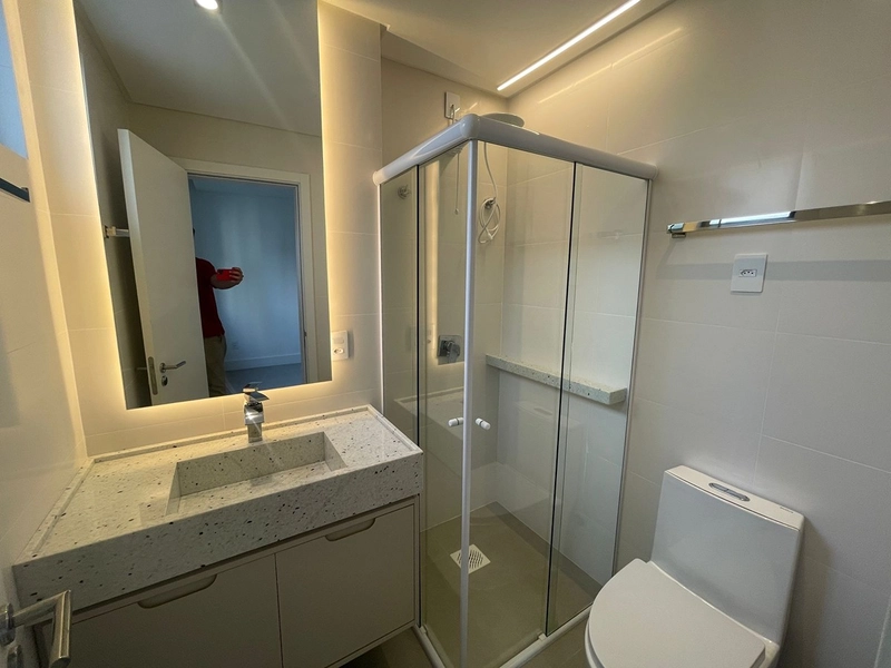 LOCAÇÃO ANUAL – APARTAMENTO COM 3 SUÍTES NA MEIA PRAIA: 11ª foto da galeria de imagens do imóvel