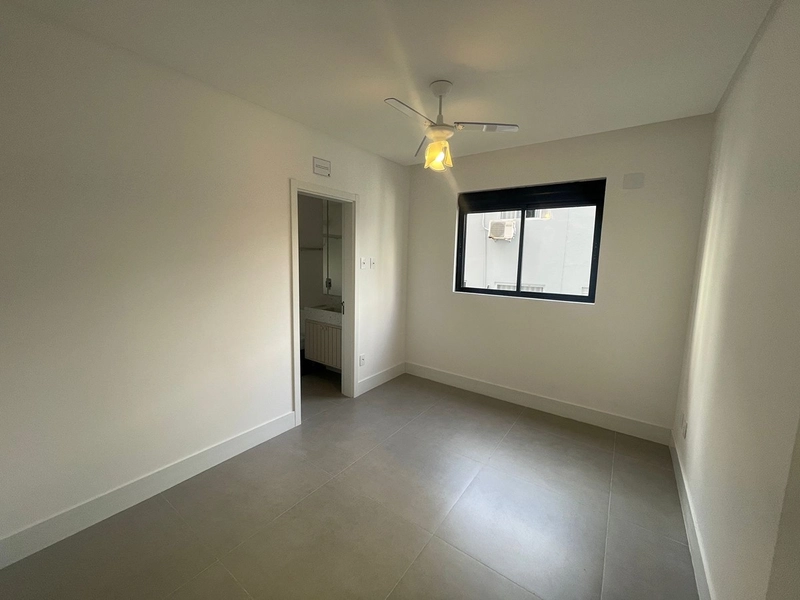 LOCAÇÃO ANUAL – APARTAMENTO COM 3 SUÍTES NA MEIA PRAIA: 10ª foto da galeria de imagens do imóvel