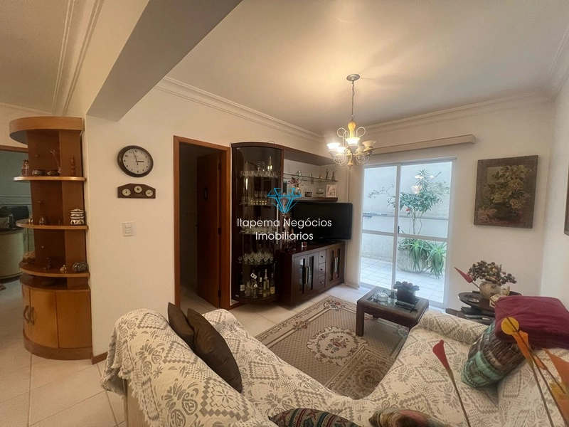 Apartamento quadra mar muito bem localizado no centro de Itapema.: 2ª foto da galeria de imagens do imóvel