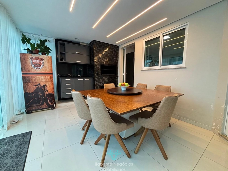 Cobertura duplex mobiliada, 4 suítes, 2 vagas, vista mar em Meia Praia: 16ª foto da galeria de imagens do imóvel