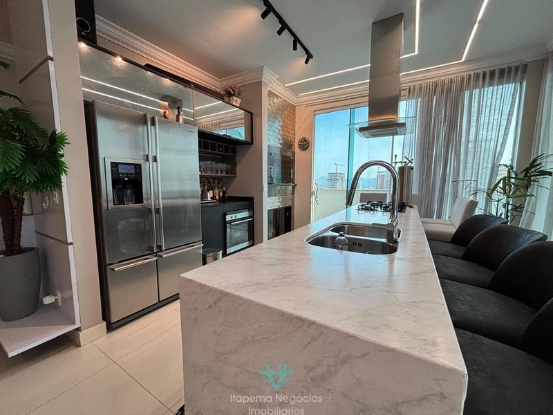 Cobertura duplex mobiliada, 4 suítes, 2 vagas, vista mar em Meia Praia: 6ª foto da galeria de imagens do imóvel