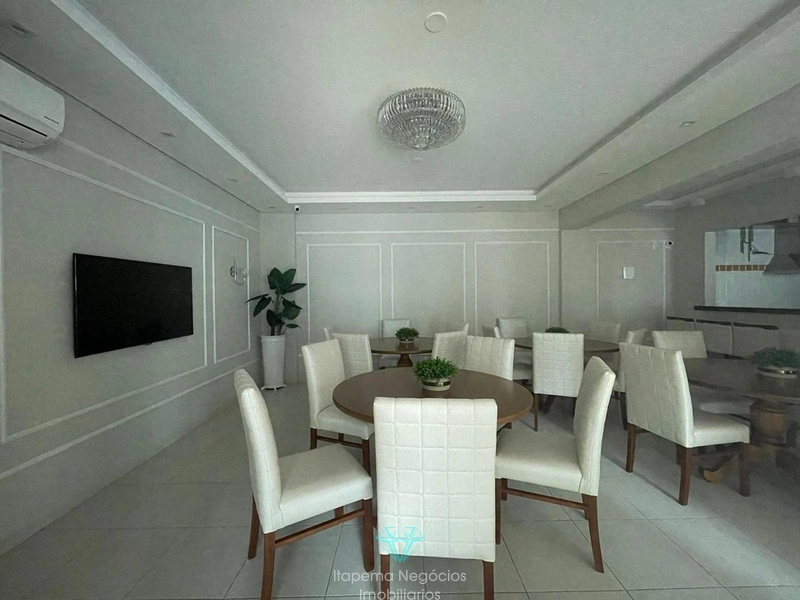 Cobertura duplex mobiliada, 4 suítes, 2 vagas, vista mar em Meia Praia: 30ª foto da galeria de imagens do imóvel