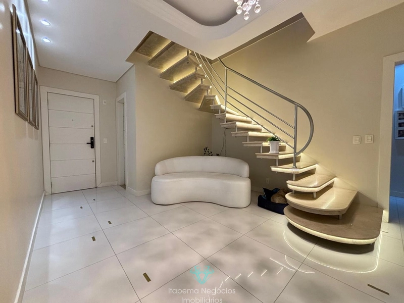 Cobertura duplex mobiliada, 4 suítes, 2 vagas, vista mar em Meia Praia: 11ª foto da galeria de imagens do imóvel