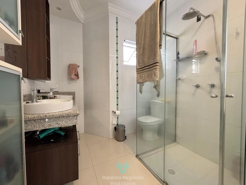 Cobertura duplex mobiliada, 4 suítes, 2 vagas, vista mar em Meia Praia: 29ª foto da galeria de imagens do imóvel
