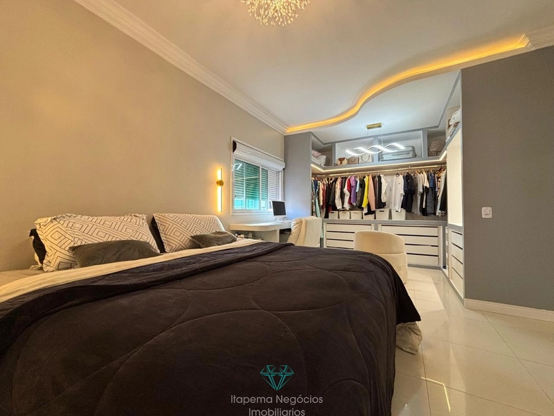 Cobertura duplex mobiliada, 4 suítes, 2 vagas, vista mar em Meia Praia: 26ª foto da galeria de imagens do imóvel