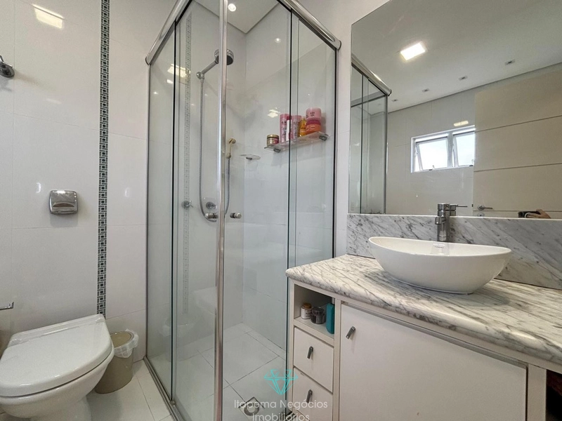 Cobertura duplex mobiliada, 4 suítes, 2 vagas, vista mar em Meia Praia: 20ª foto da galeria de imagens do imóvel