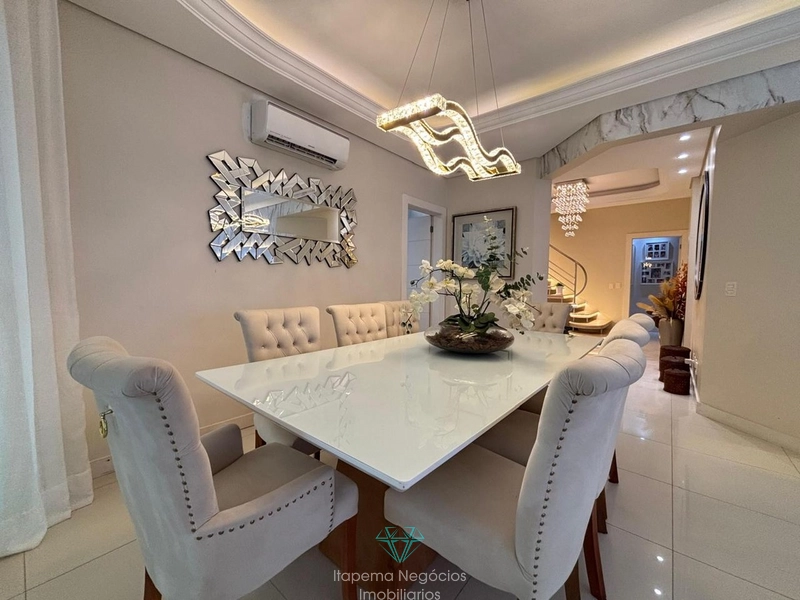 Cobertura duplex mobiliada, 4 suítes, 2 vagas, vista mar em Meia Praia: 3ª foto da galeria de imagens do imóvel
