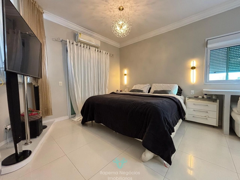 Cobertura duplex mobiliada, 4 suítes, 2 vagas, vista mar em Meia Praia: 27ª foto da galeria de imagens do imóvel