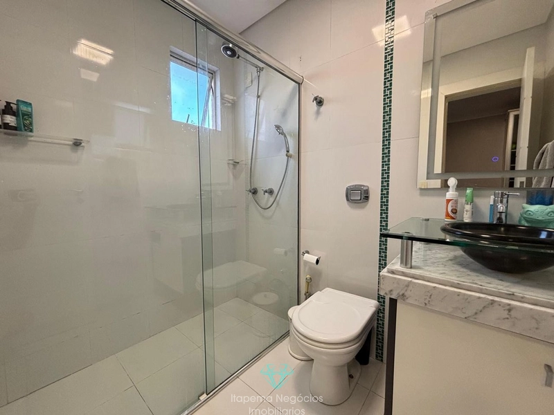 Cobertura duplex mobiliada, 4 suítes, 2 vagas, vista mar em Meia Praia: 18ª foto da galeria de imagens do imóvel