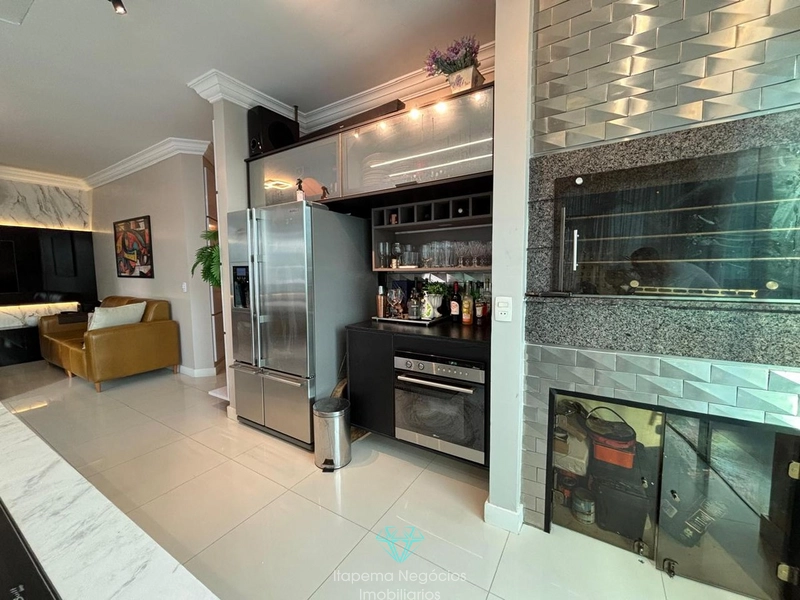 Cobertura duplex mobiliada, 4 suítes, 2 vagas, vista mar em Meia Praia: 25ª foto da galeria de imagens do imóvel