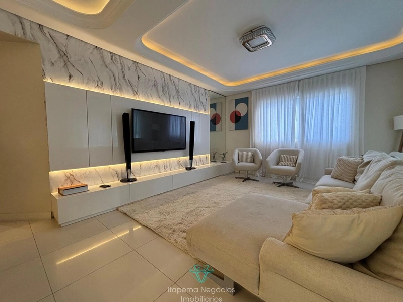 Cobertura duplex mobiliada, 4 suítes, 2 vagas, vista mar em Meia Praia: 4ª foto da galeria de imagens do imóvel