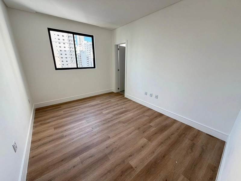 Apartamento com 3 Suítes - Segunda Quadra - Meia Praia - Itapema / SC: 8ª foto da galeria de imagens do imóvel