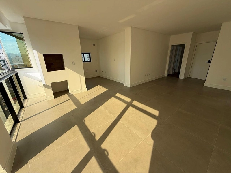 Apartamento com 3 Suítes - Segunda Quadra - Meia Praia - Itapema / SC: 2ª foto da galeria de imagens do imóvel