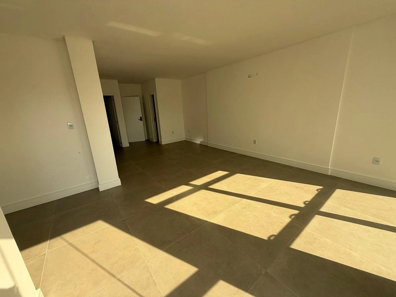 Apartamento com 3 Suítes - Segunda Quadra - Meia Praia - Itapema / SC: 3ª foto da galeria de imagens do imóvel