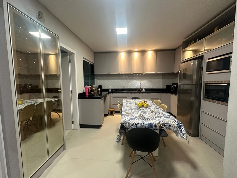 Sobrado à Venda no Perequê – Mobiliado: 4ª foto da galeria de imagens do imóvel