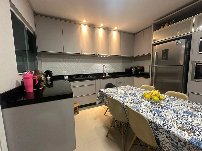 Sobrado à Venda no Perequê – Mobiliado: 3ª foto da galeria de imagens do imóvel