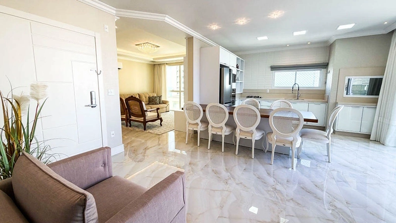 Cobertura Duplex de Alto Padrão na Quadra do Mar – Meia Praia: 32ª foto da galeria de imagens do imóvel