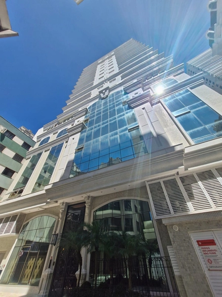 Apartamento Quadra Mar 4 Suítes na Meia Praia: 3ª foto da galeria de imagens do imóvel