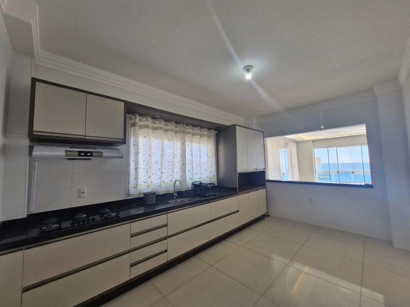 LOCAÇÃO DE APARTAMENTO – MEIA PRAIA | FRENTE AVENIDA COM VISTA MAR: 13ª foto da galeria de imagens do imóvel