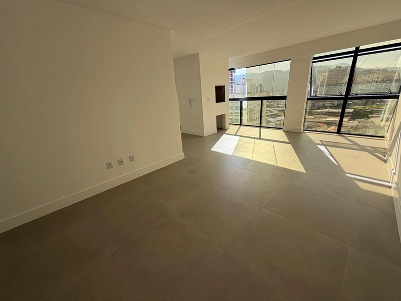 3 Dormitórios Sendo 3 Suítes  Meia Praia - Itapema / SC: 2ª foto da galeria de imagens do imóvel