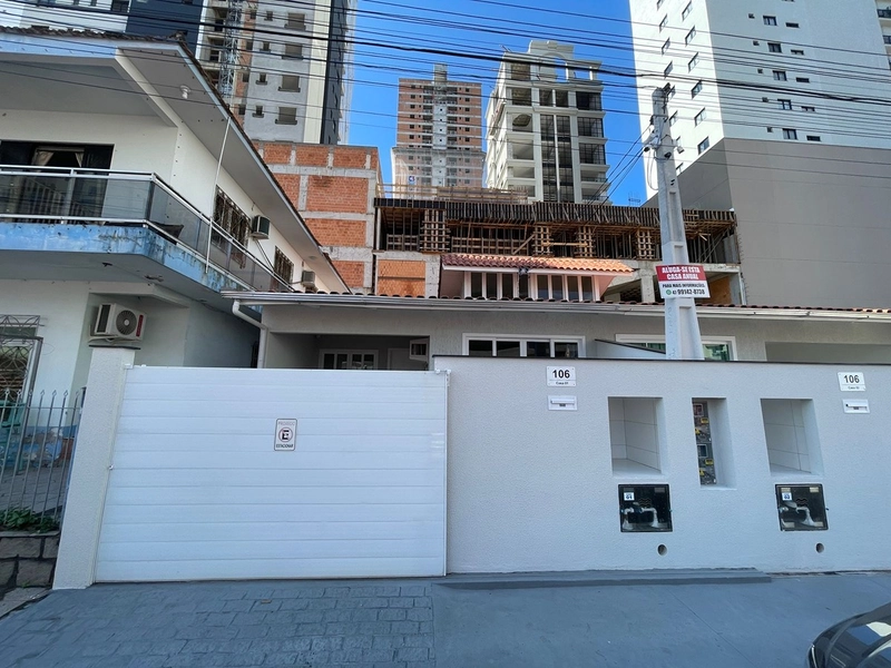 Casa Mobiliada para Locação no Centro | 2 Dormitórios | 110m² Privativos: 1ª foto da galeria de imagens do imóvel
