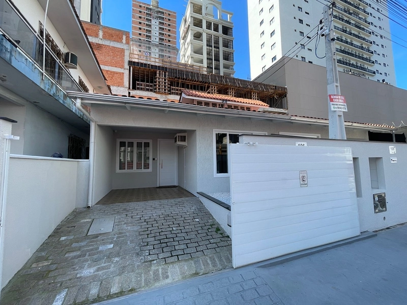 Casa Mobiliada para Locação no Centro | 2 Dormitórios | 110m² Privativos: 2ª foto da galeria de imagens do imóvel