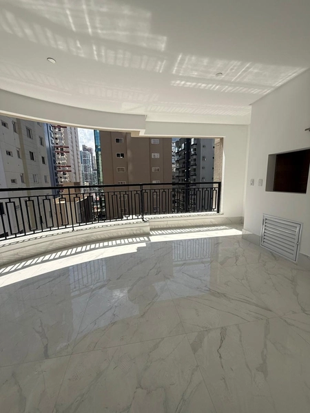 Apartamento à Venda em Meia Praia – Alto Padrão: 3ª foto da galeria de imagens do imóvel