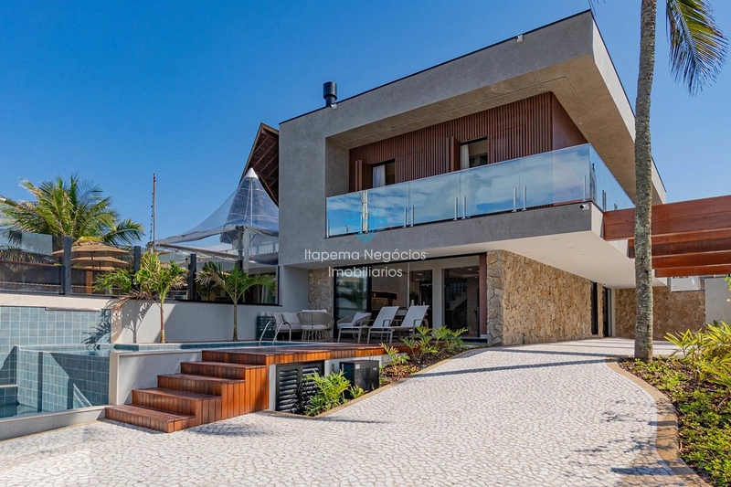 CASA BEIRA-MAR À VENDA – BOMBINHAS/SC: 2ª foto da galeria de imagens do imóvel