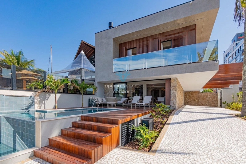 CASA BEIRA-MAR À VENDA – BOMBINHAS/SC: 1ª foto da galeria de imagens do imóvel