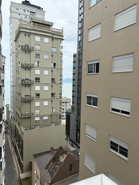 Locação de Temporada – Meia Praia | Quadra Mar: 2ª foto da galeria de imagens do imóvel