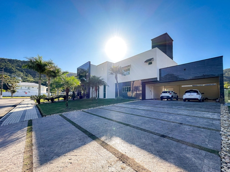 Casa de alto padrão: 31ª foto da galeria de imagens do imóvel