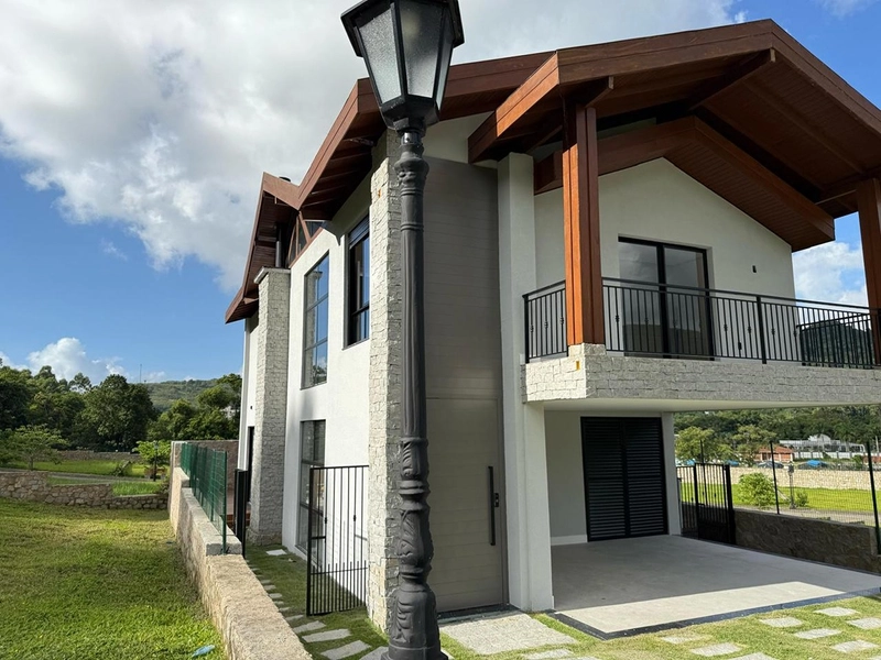 Casa de Alto Padrão para Aluguel em Condomínio Fechado -  Itapema, SC: 1ª foto da galeria de imagens do imóvel