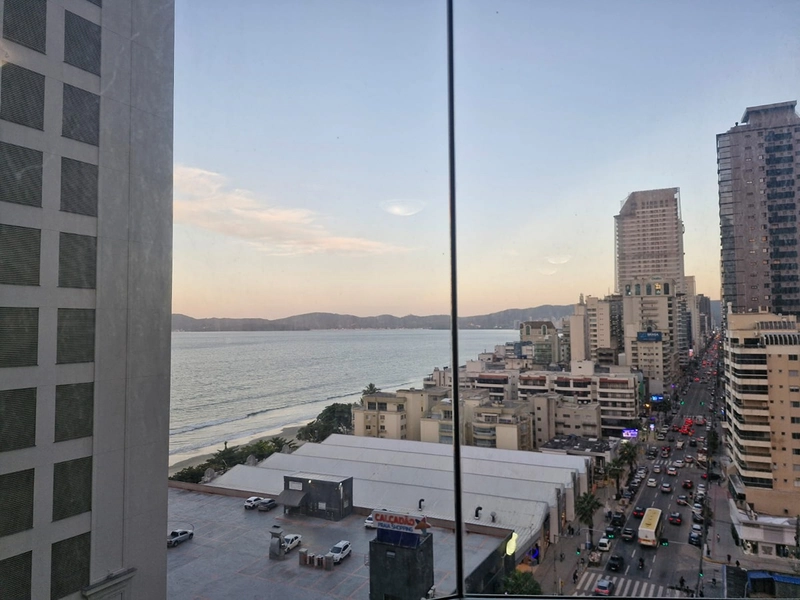 Apartamento à venda em Meia Praia – Frente Nereu Ramos, com vista mar: 3ª foto da galeria de imagens do imóvel