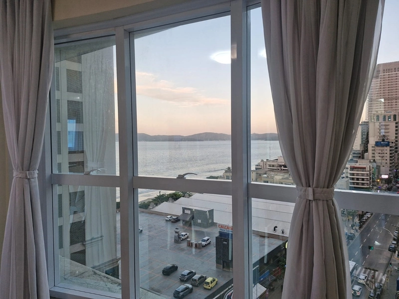 Apartamento à venda em Meia Praia – Frente Nereu Ramos, com vista mar: 1ª foto da galeria de imagens do imóvel