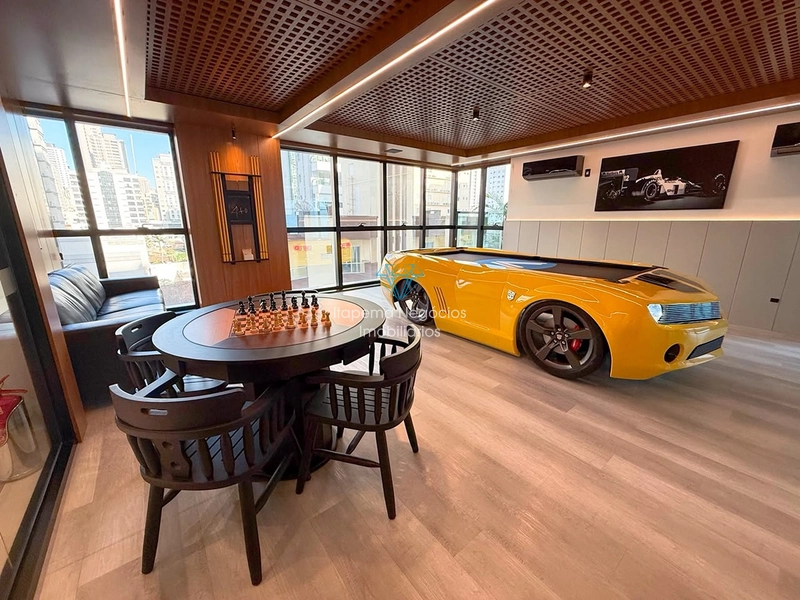 3 dormitórios, 3 suítes, 2 vagas de garagem. Meia Praia: 12ª foto da galeria de imagens do imóvel