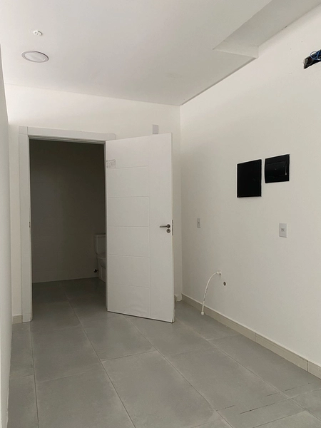 Sala comercial à venda em Meia Praia: 1ª foto da galeria de imagens do imóvel
