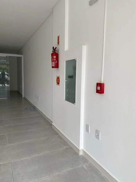 Sala comercial à venda em Meia Praia: 2ª foto da galeria de imagens do imóvel