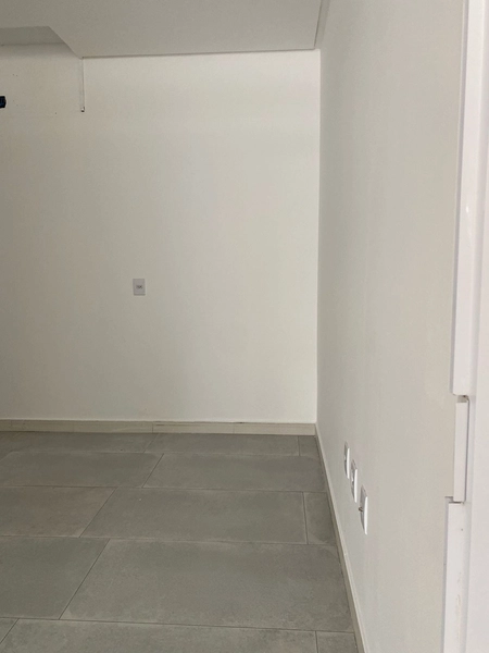 Sala comercial à venda em Meia Praia: 3ª foto da galeria de imagens do imóvel