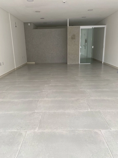 Sala comercial à venda em Meia Praia: 4ª foto da galeria de imagens do imóvel