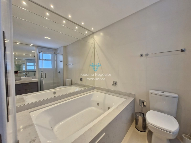APARTAMENTO À VENDA – MEIA PRAIA | QUADRA MAR: 50ª foto da galeria de imagens do imóvel