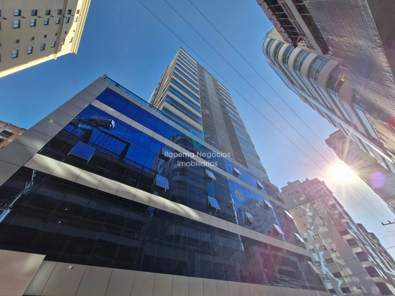 APARTAMENTO À VENDA – MEIA PRAIA | QUADRA MAR: 2ª foto da galeria de imagens do imóvel