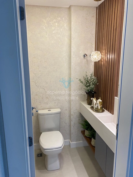 IMÓVEL EXCLUSIVO NA QUADRA DO MAR EM MEIA PRAIA: 4ª foto da galeria de imagens do imóvel