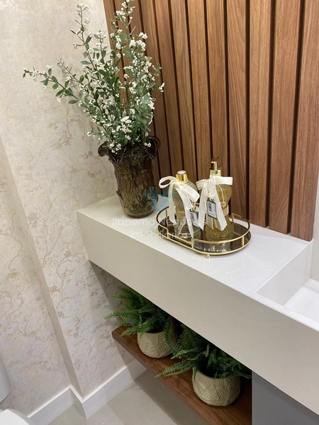 IMÓVEL EXCLUSIVO NA QUADRA DO MAR EM MEIA PRAIA: 3ª foto da galeria de imagens do imóvel