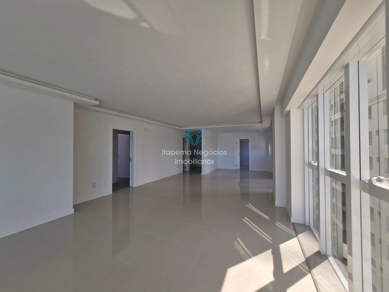 Apartamento de alto padrão localizado no centro de meia praia quadra mar: 8ª foto da galeria de imagens do imóvel