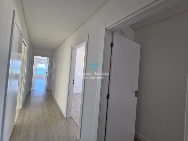 Apartamento de alto padrão localizado no centro de meia praia quadra mar: 14ª foto da galeria de imagens do imóvel