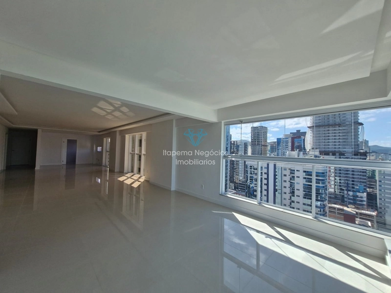 Apartamento de alto padrão localizado no centro de meia praia quadra mar: 6ª foto da galeria de imagens do imóvel